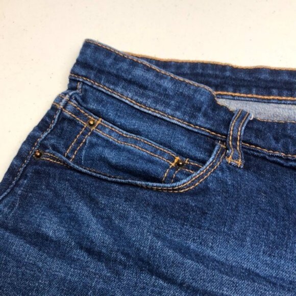 LIKE NEW R JEANS HIGH-RISE SHORTS W33 - Picture 4 of 9